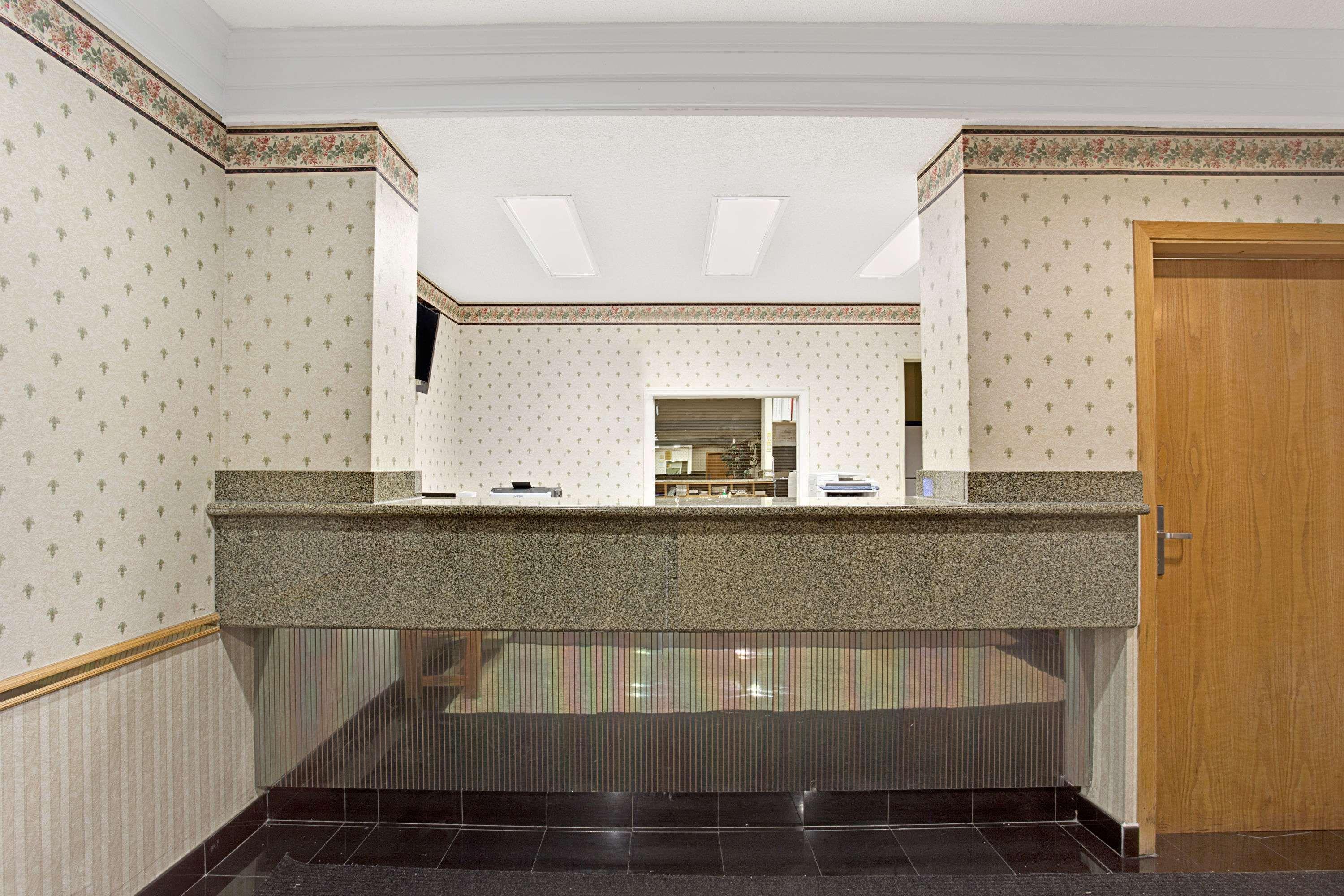 Days Inn By Wyndham Sidney Oh Buitenkant foto