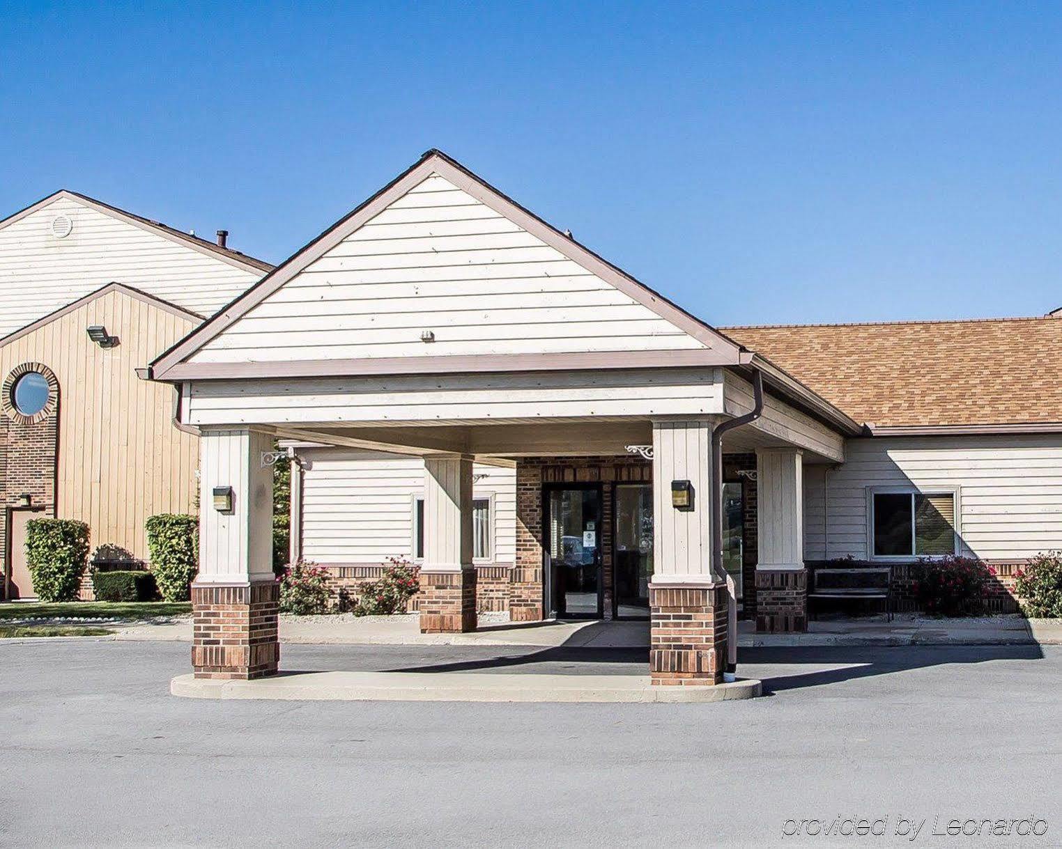 Days Inn By Wyndham Sidney Oh Buitenkant foto
