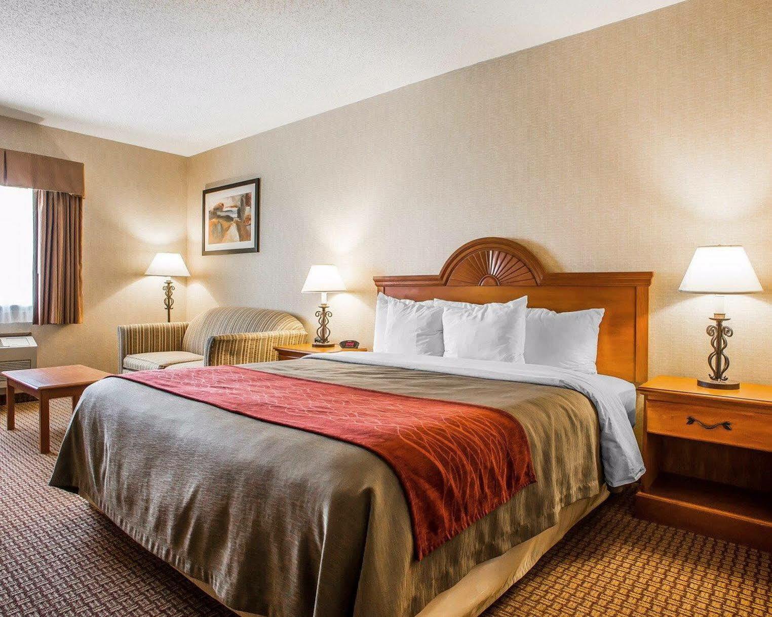 Days Inn By Wyndham Sidney Oh Buitenkant foto