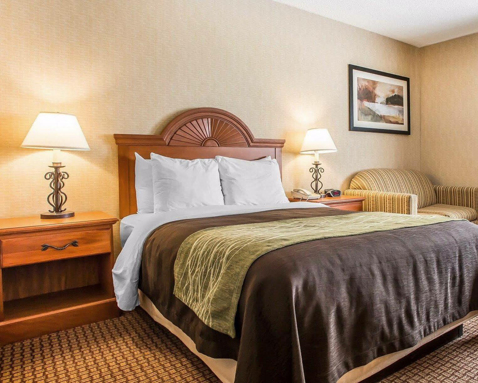 Days Inn By Wyndham Sidney Oh Buitenkant foto