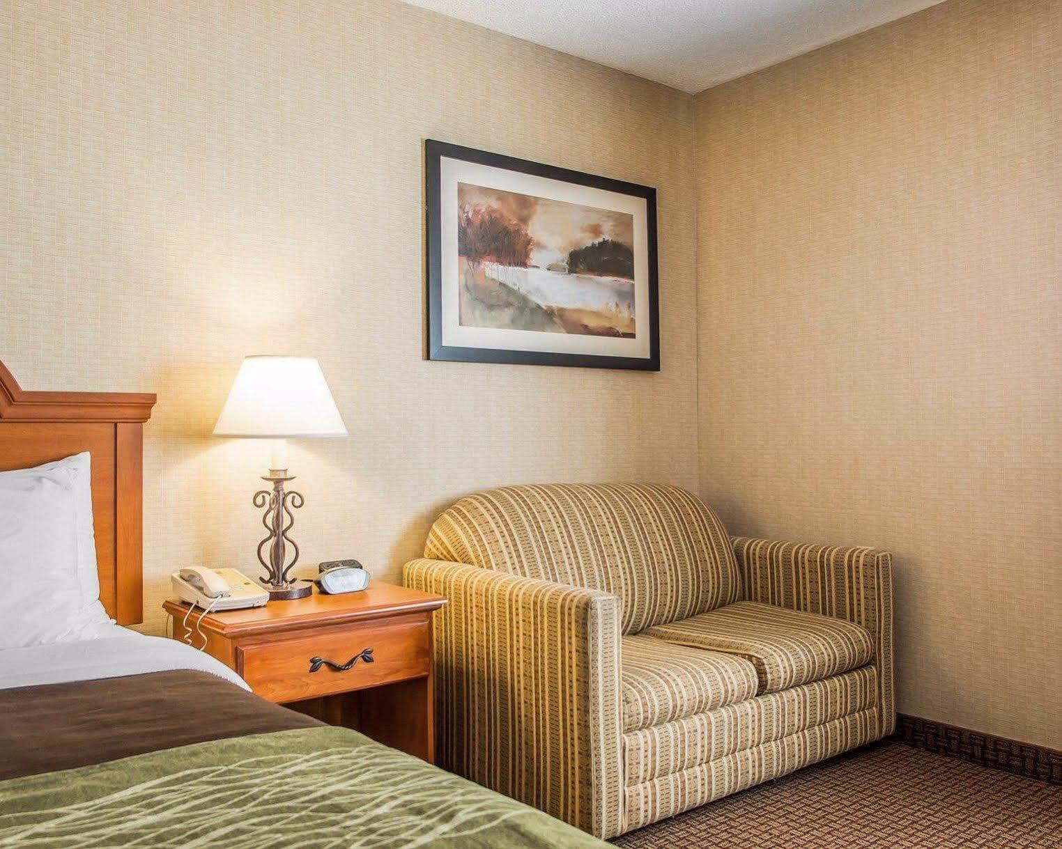Days Inn By Wyndham Sidney Oh Buitenkant foto