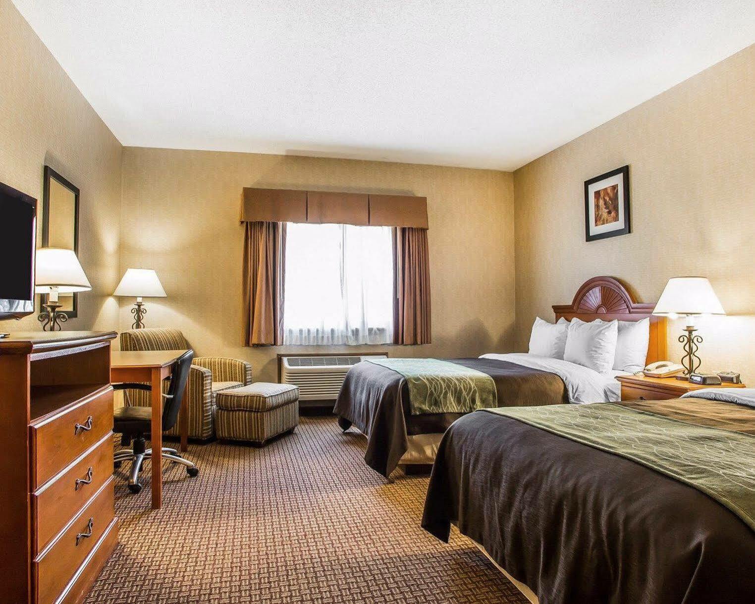 Days Inn By Wyndham Sidney Oh Buitenkant foto