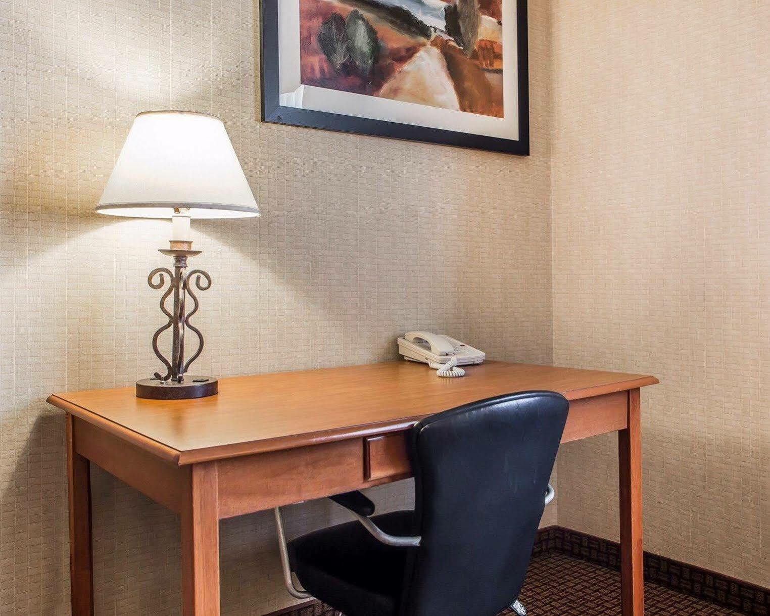Days Inn By Wyndham Sidney Oh Buitenkant foto